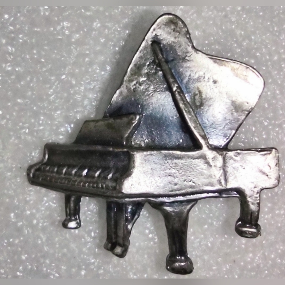 Tiny Piano Pin